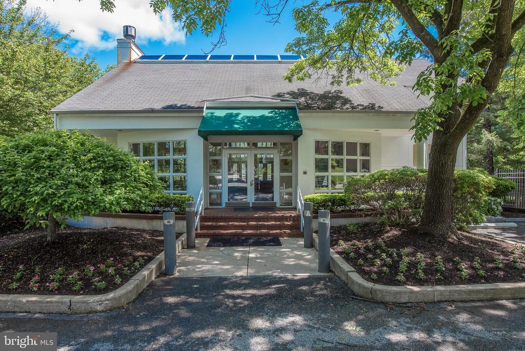 1640 OAKWOOD DRIVE Unit: W-216