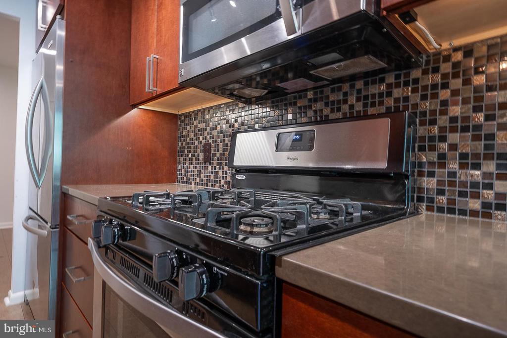 1640 OAKWOOD DRIVE Unit: W-216