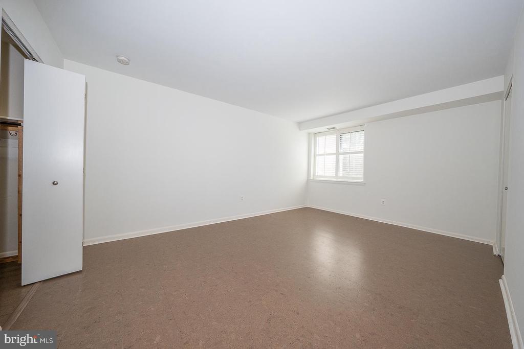 1640 OAKWOOD DRIVE Unit: W-216