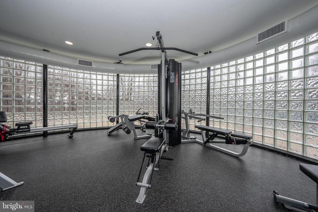 1640 OAKWOOD DRIVE Unit: W-216