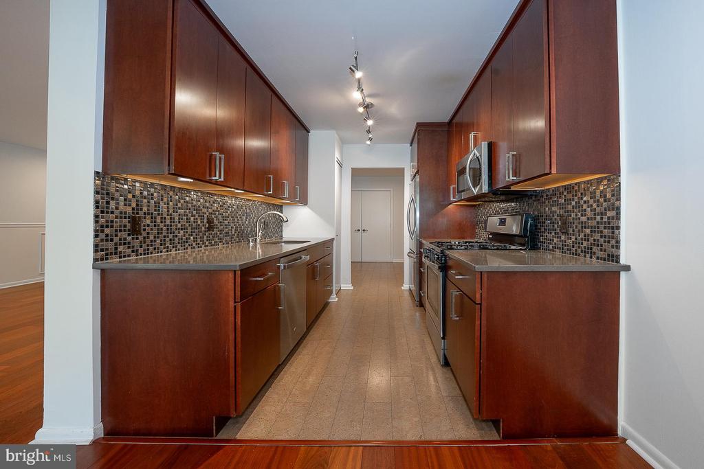 1640 OAKWOOD DRIVE Unit: W-216