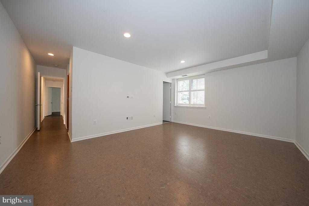 1640 OAKWOOD DRIVE Unit: W-216