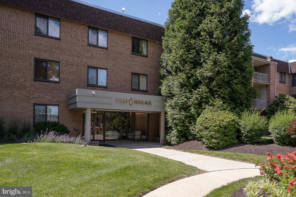 1640 OAKWOOD DRIVE Unit: W-216