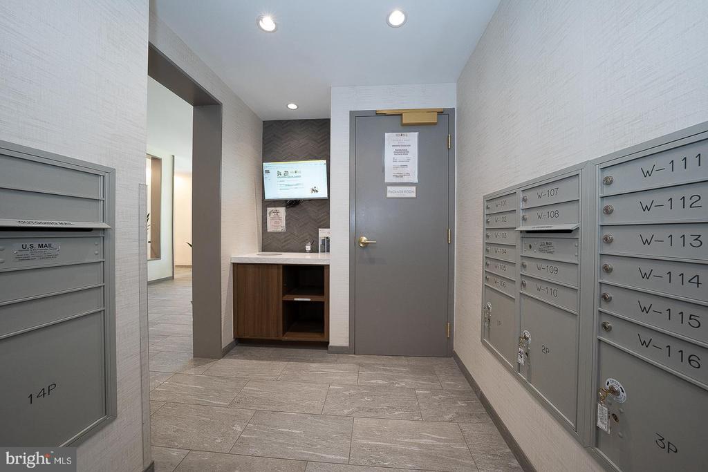 1640 OAKWOOD DRIVE Unit: W-216