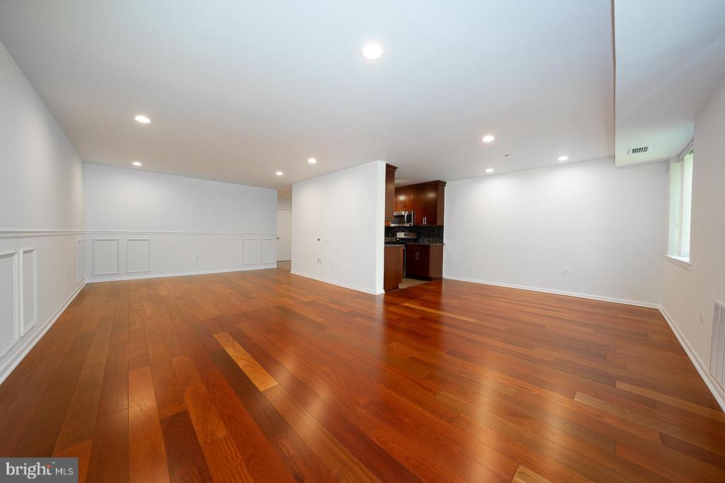 1640 OAKWOOD DRIVE Unit: W-216