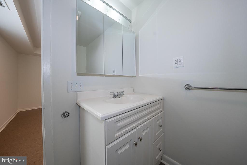 1640 OAKWOOD DRIVE Unit: W-216