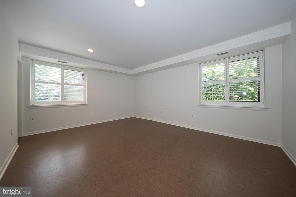 1640 OAKWOOD DRIVE Unit: W-216