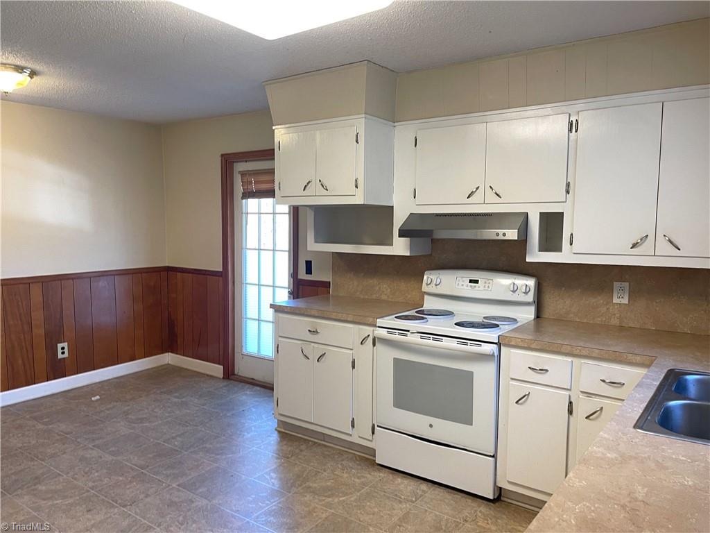 160 W Robin Road