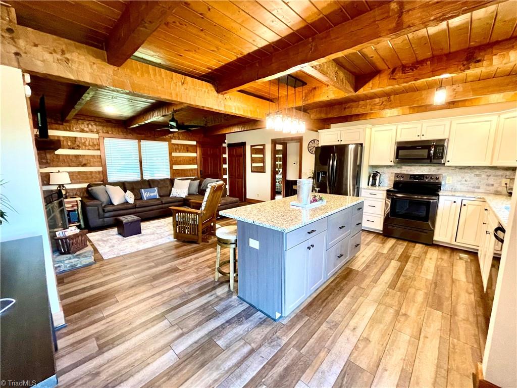 6004 Pea Ridge Pass