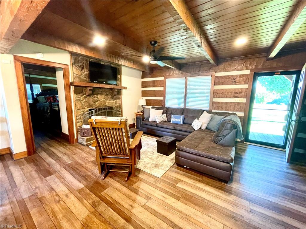 6004 Pea Ridge Pass