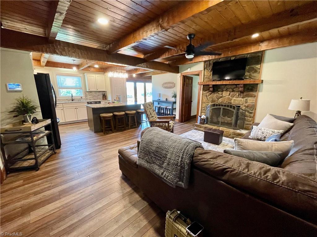 6004 Pea Ridge Pass