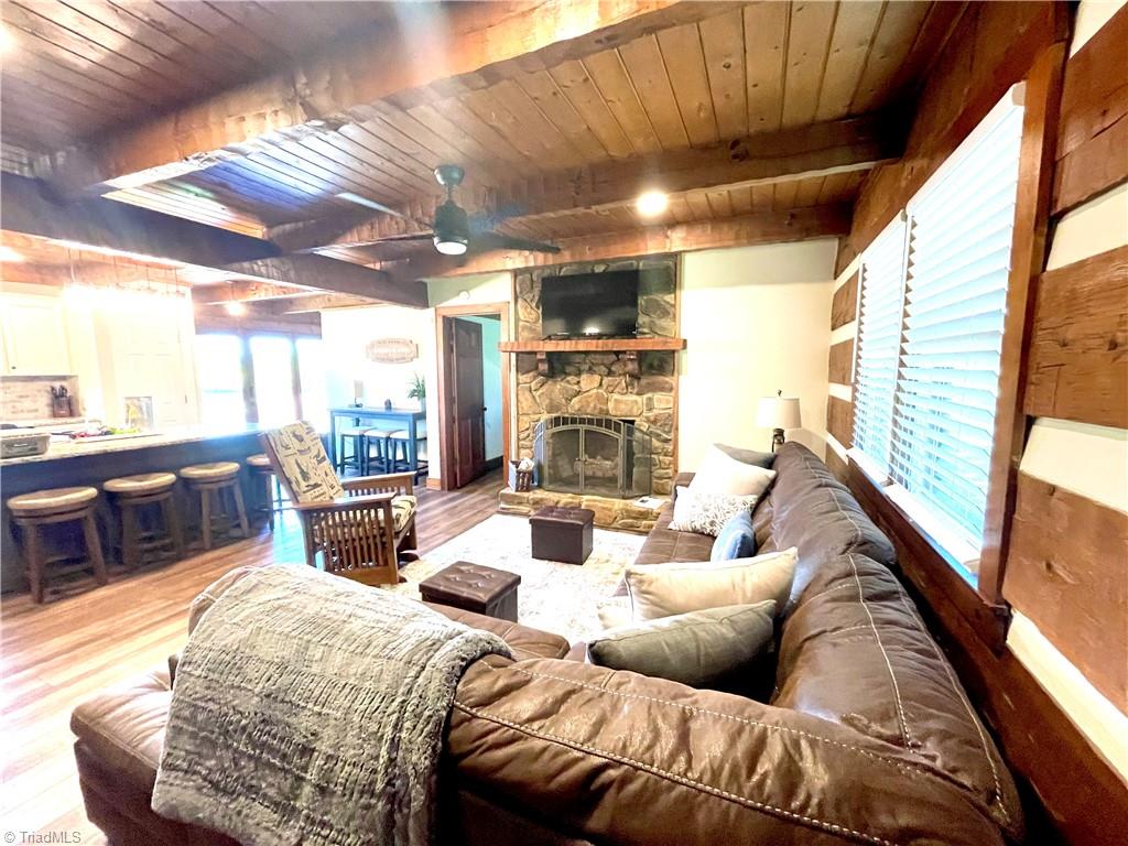 6004 Pea Ridge Pass