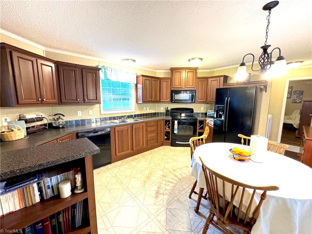 3632 Poplar Lane