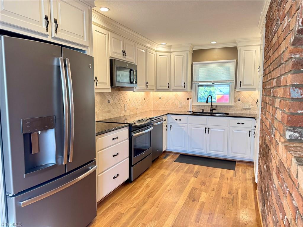 150 River View Lane