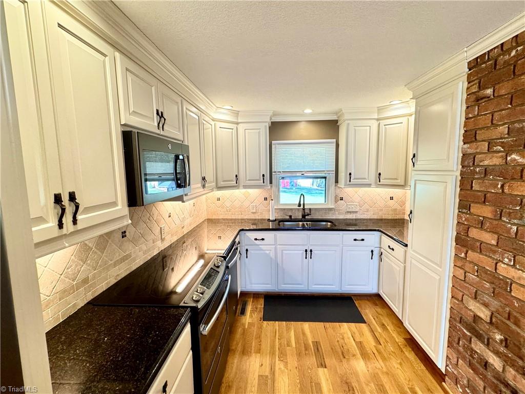 150 River View Lane