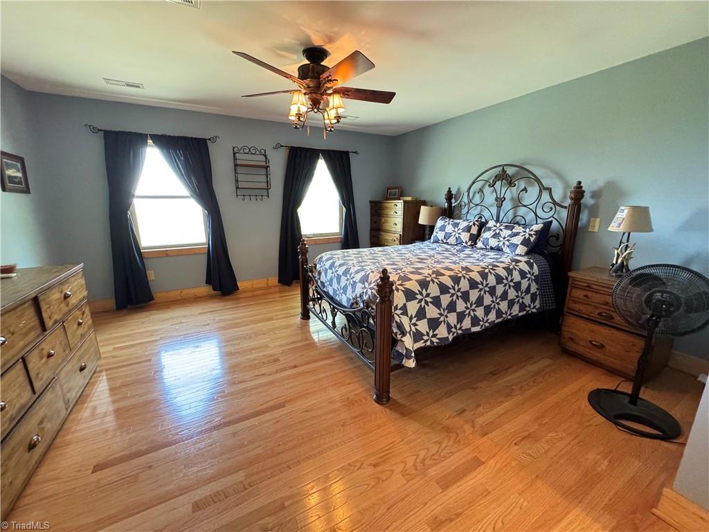 658 Green Point Lane