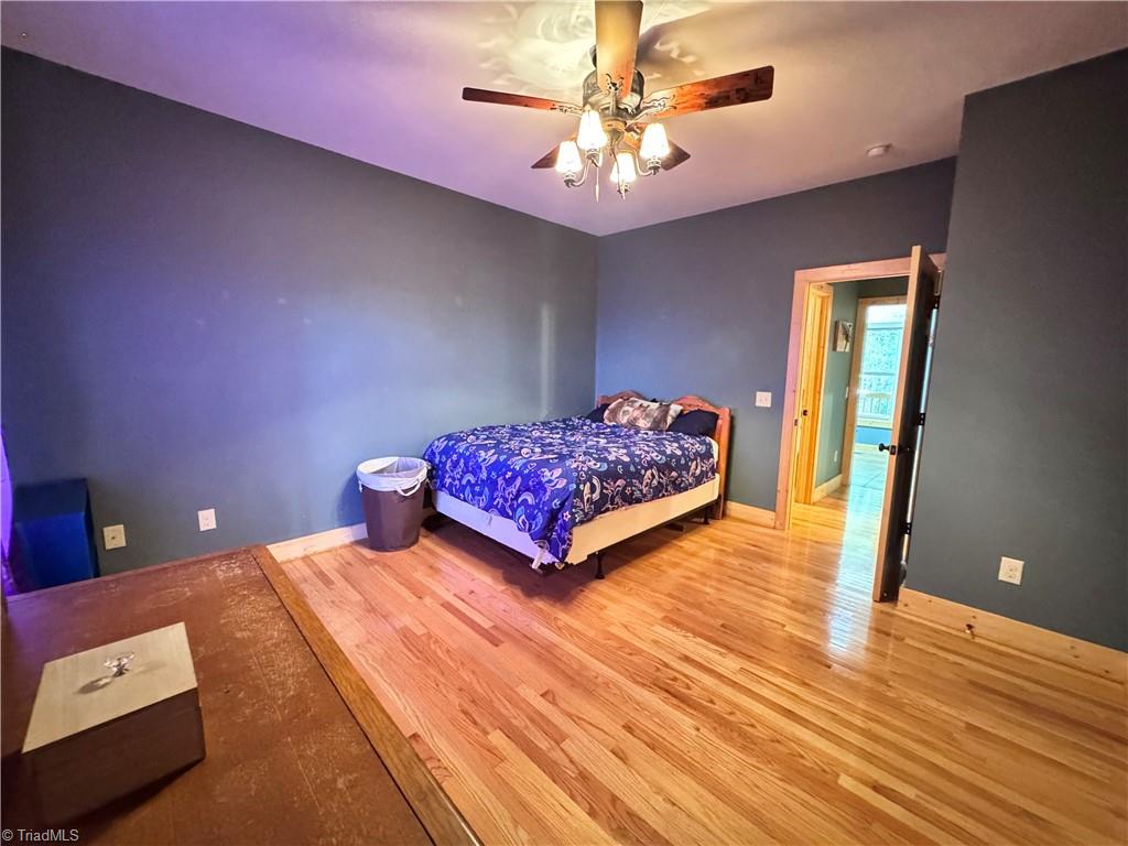 658 Green Point Lane