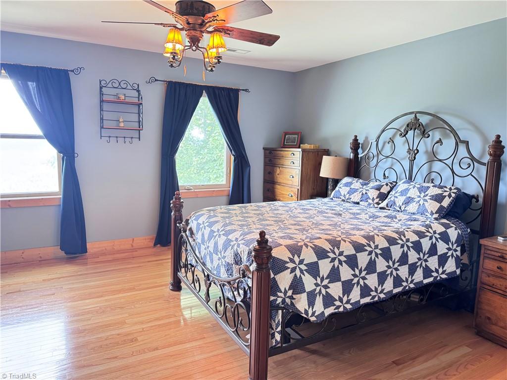 658 Green Point Lane