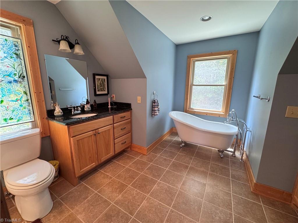 658 Green Point Lane