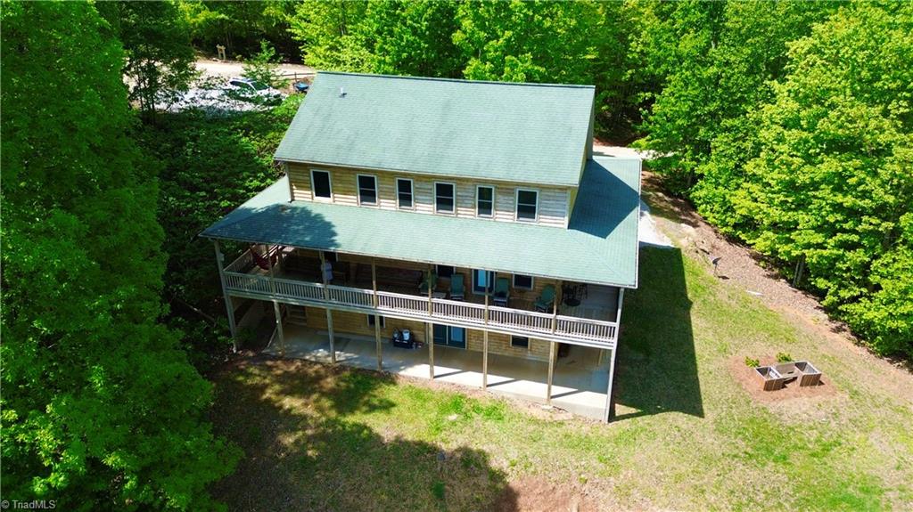 658 Green Point Lane