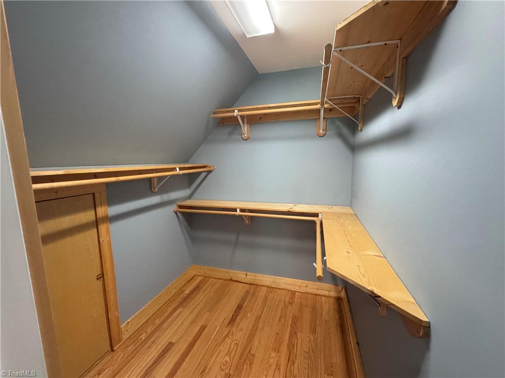 658 Green Point Lane