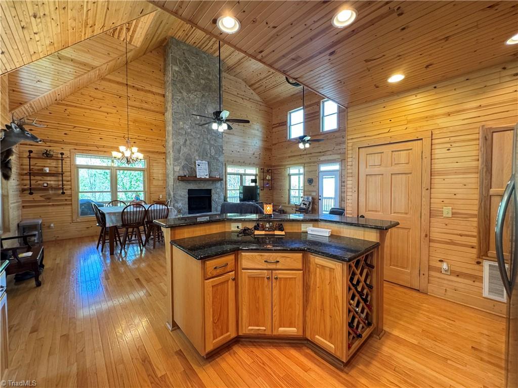 658 Green Point Lane