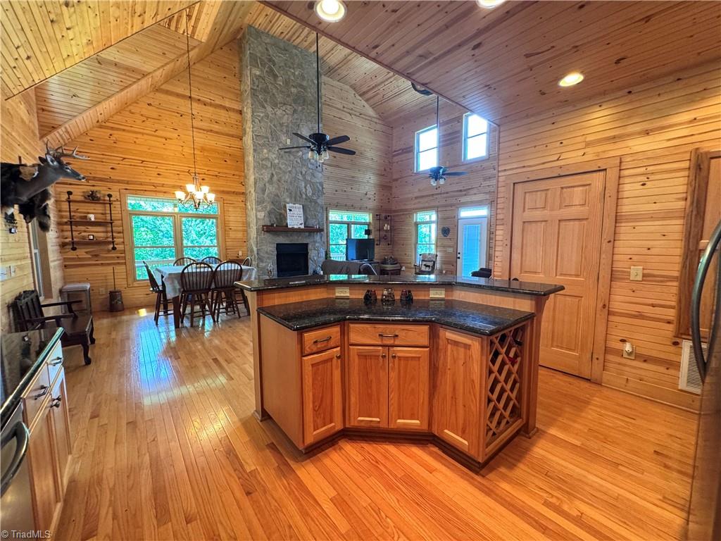658 Green Point Lane