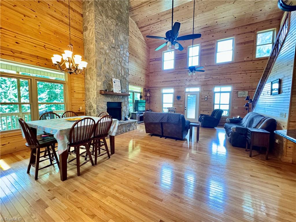 658 Green Point Lane