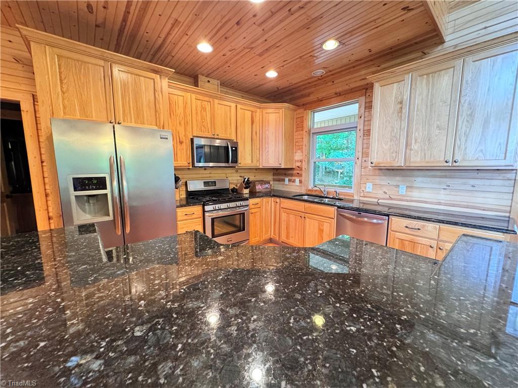 658 Green Point Lane