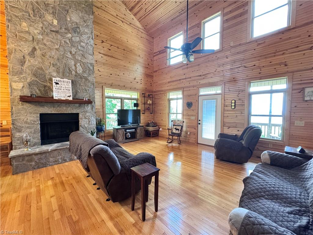 658 Green Point Lane
