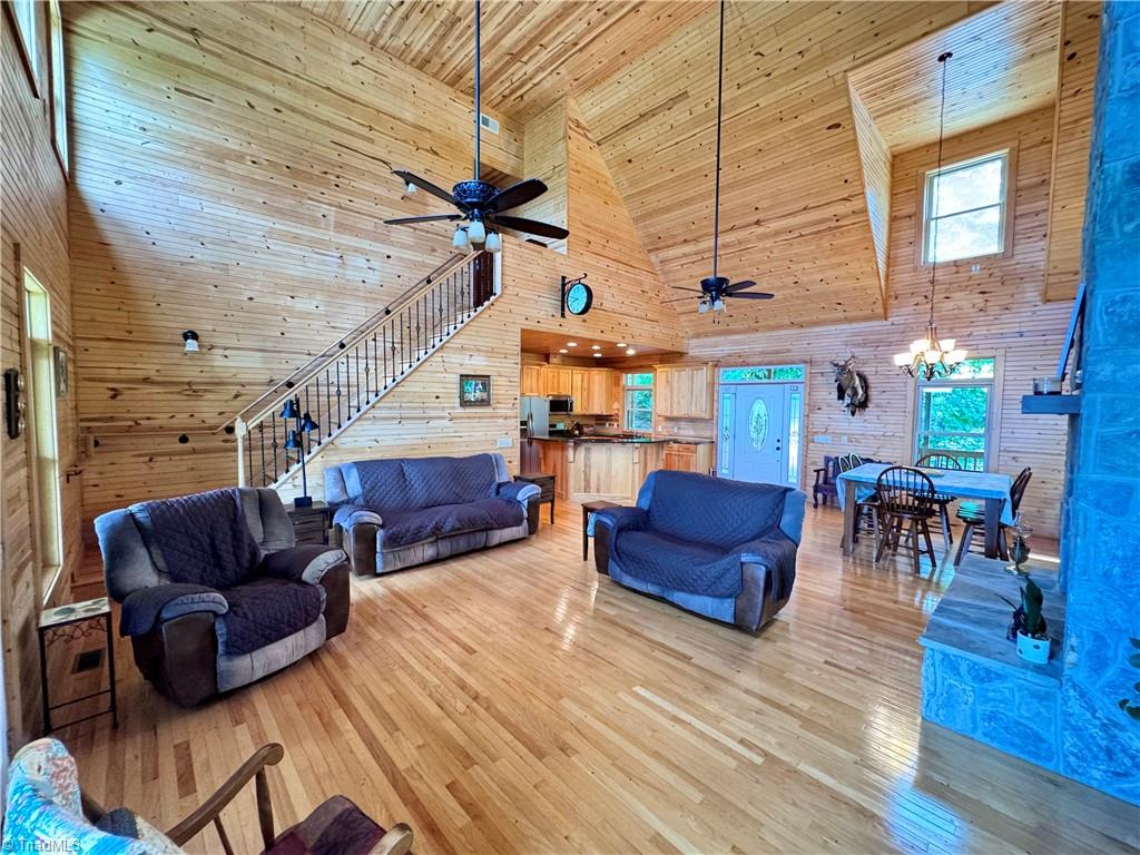 658 Green Point Lane