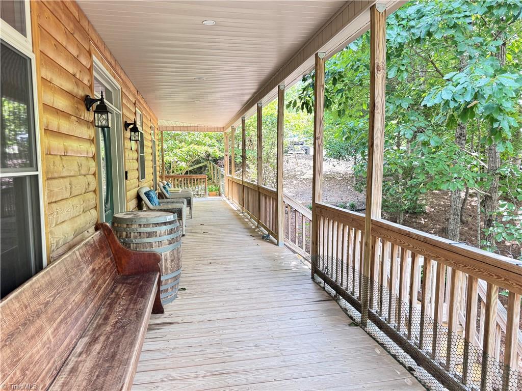 658 Green Point Lane
