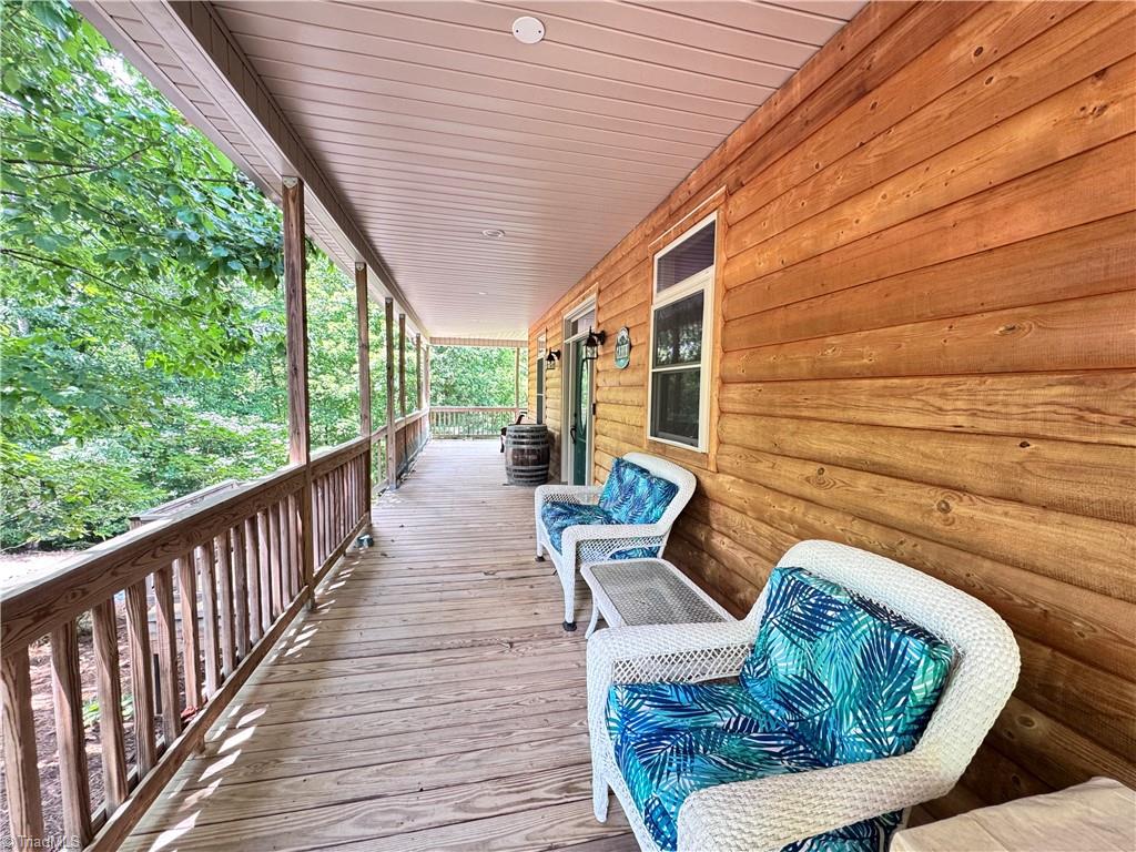 658 Green Point Lane