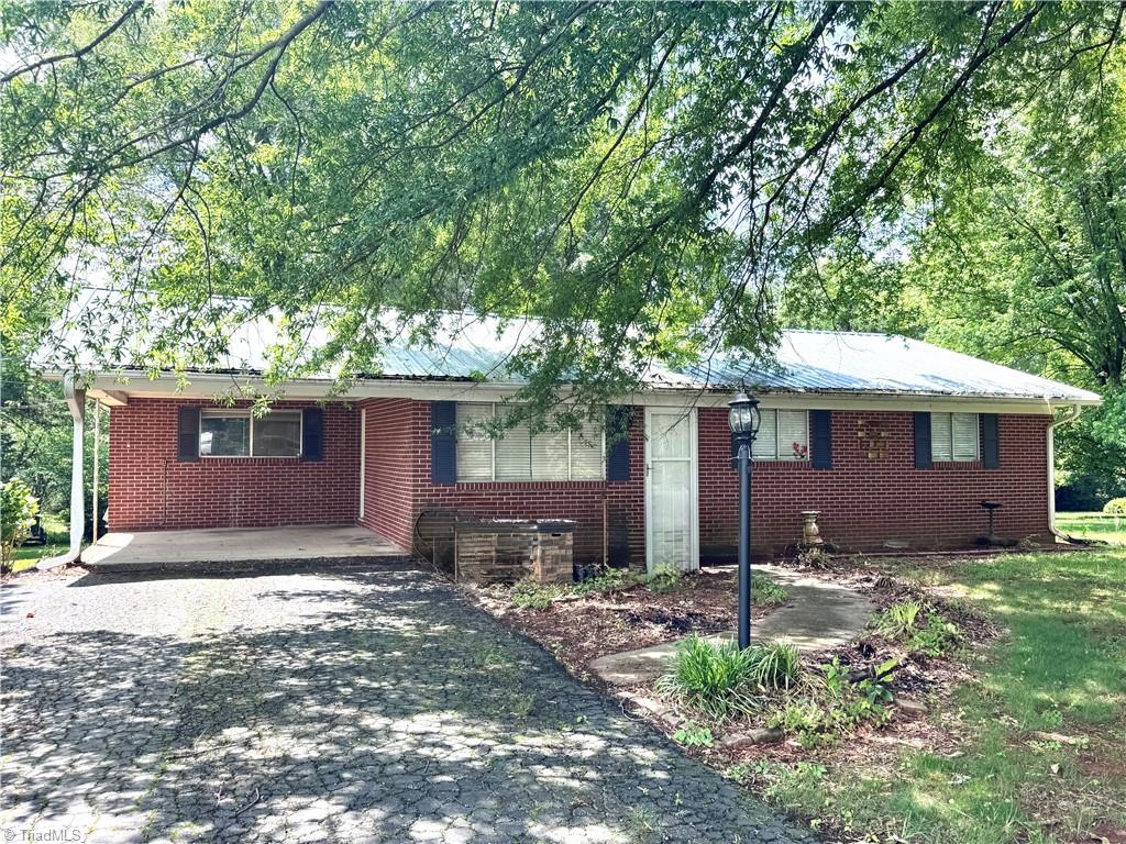 127 Forest Oaks Drive