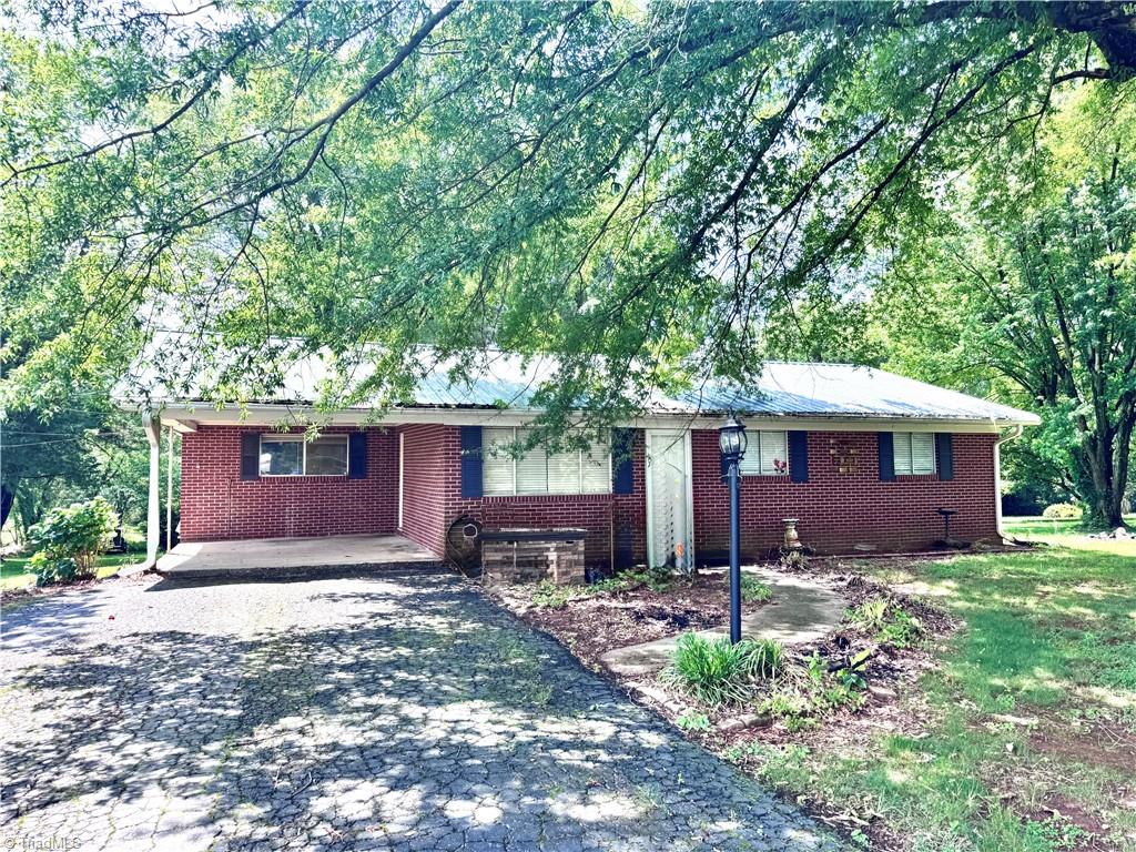 127 Forest Oaks Drive