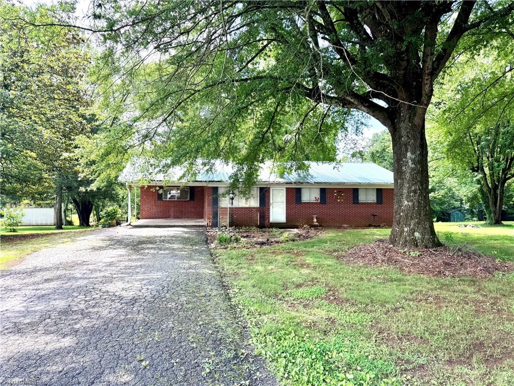 127 Forest Oaks Drive