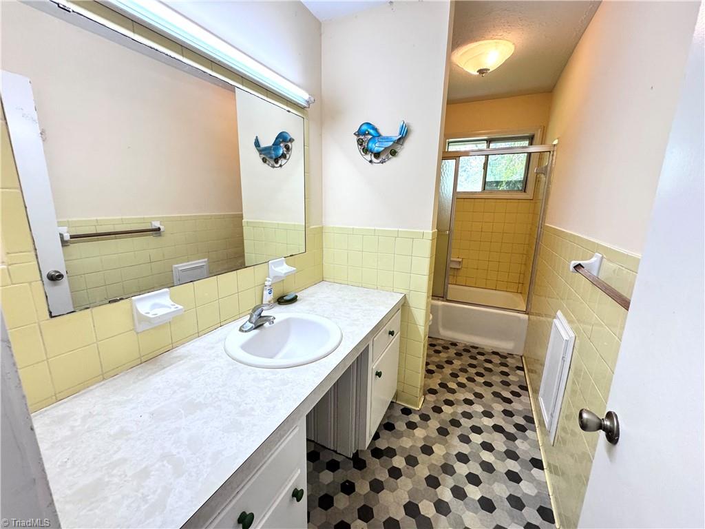 127 Forest Oaks Drive