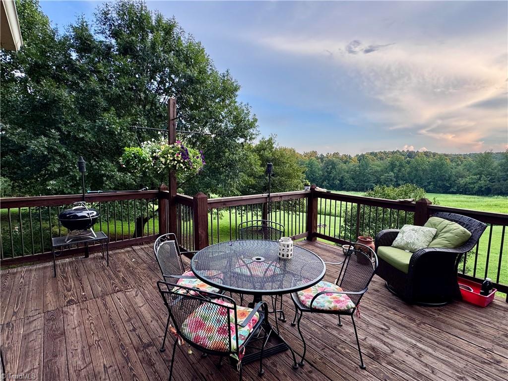 7422 Wilkes Yadkin Road