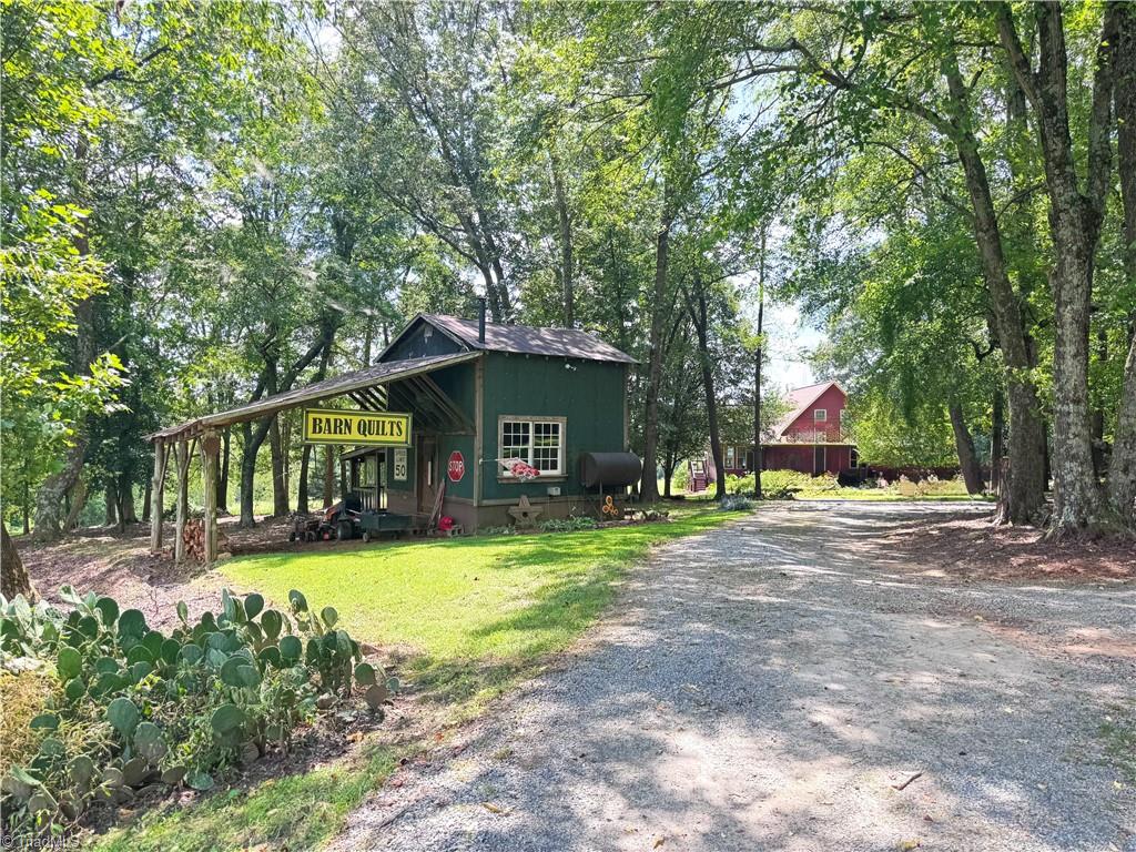 7422 Wilkes Yadkin Road