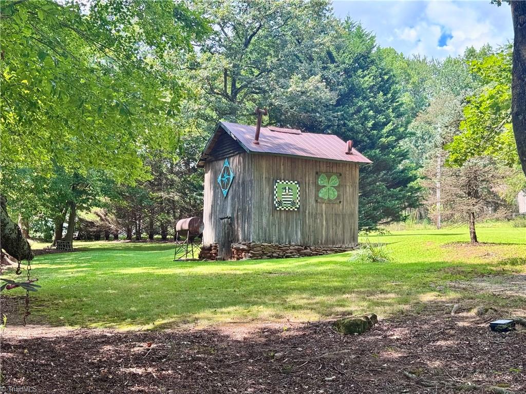 7422 Wilkes Yadkin Road