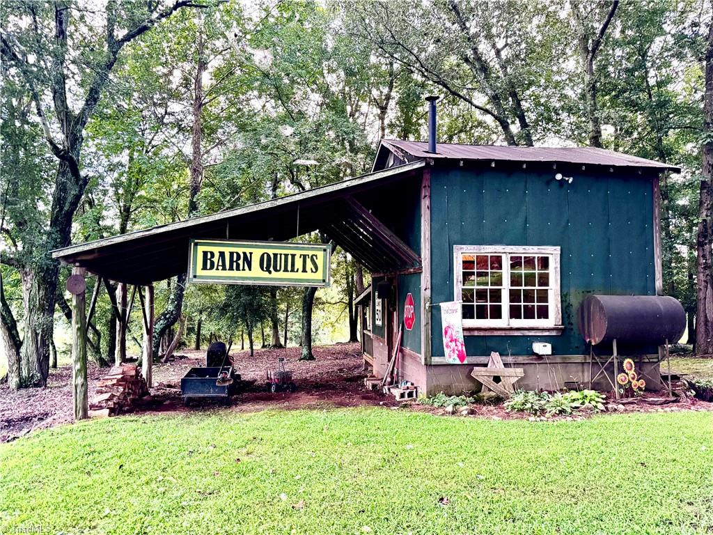 7422 Wilkes Yadkin Road