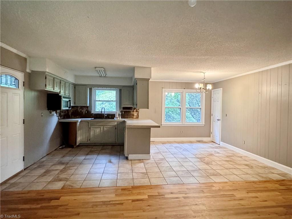 215 Cardinal Lane