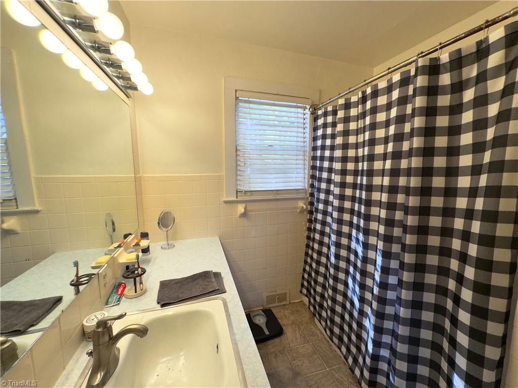 110 Harris Avenue, Elkin