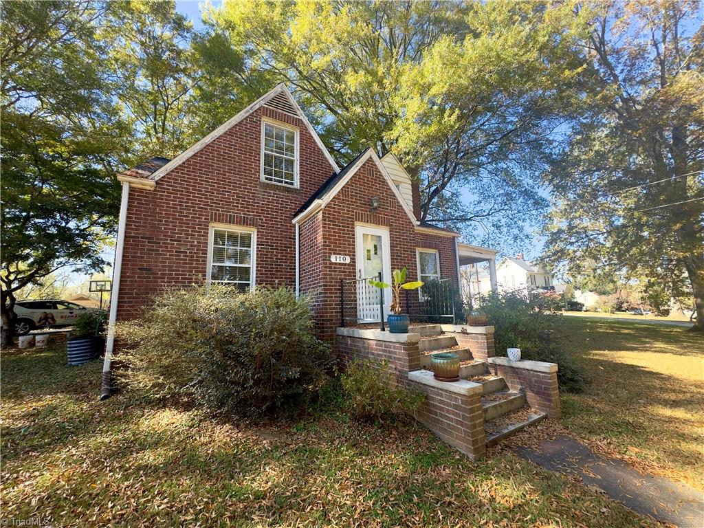 110 Harris Avenue, Elkin