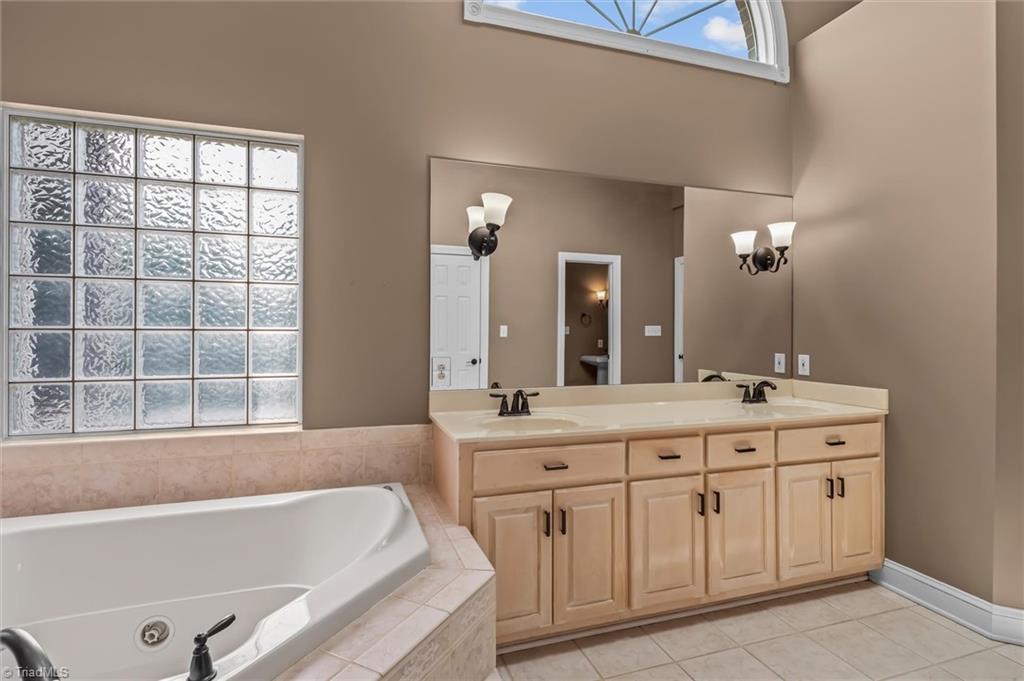 1148 Town N Country Drive