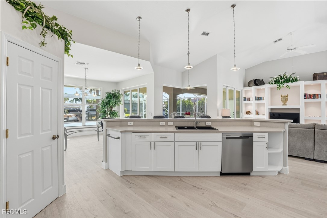 5267 Stratford CT