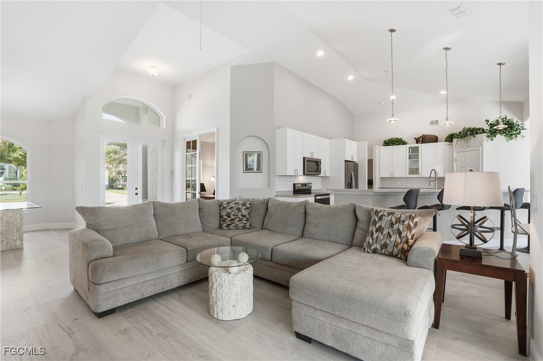 5267 Stratford CT