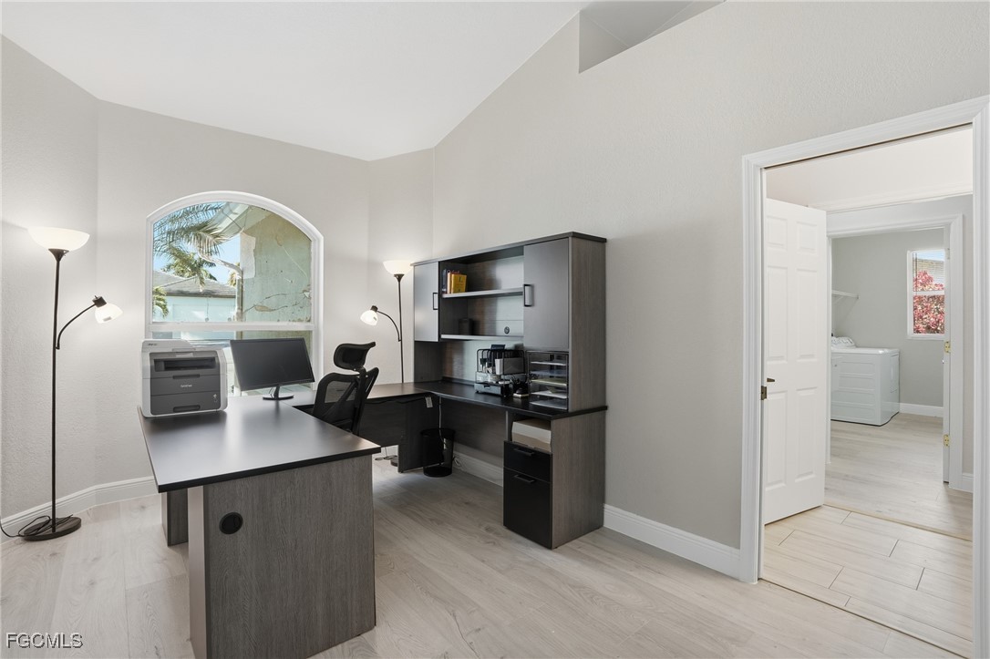 5267 Stratford CT