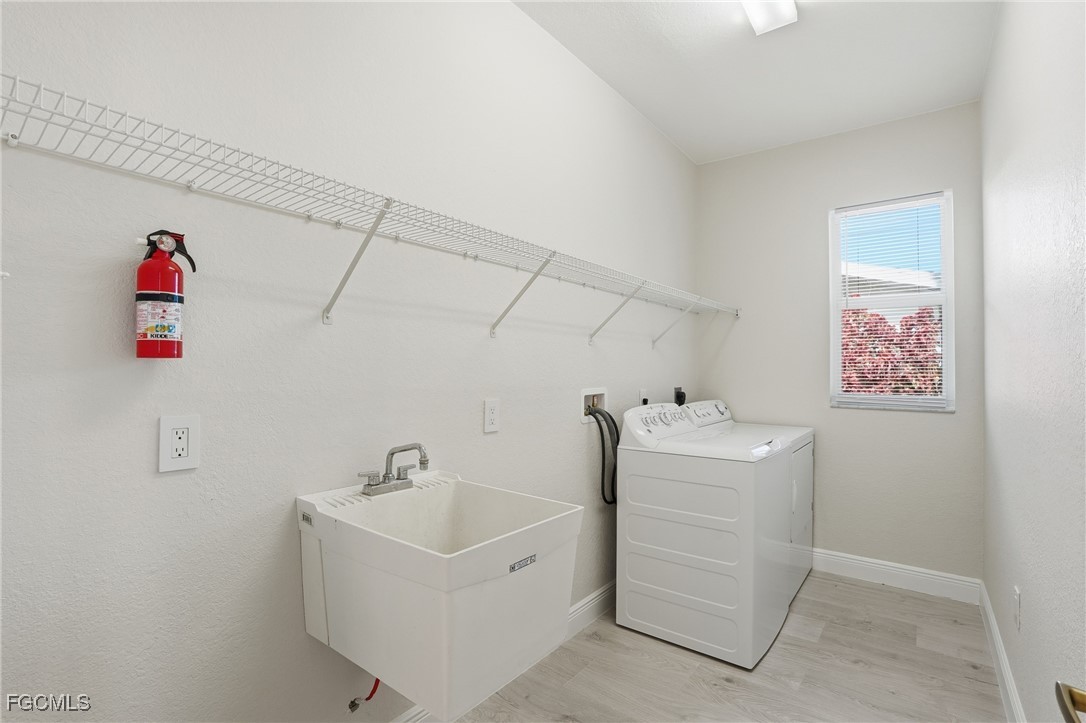 5267 Stratford CT