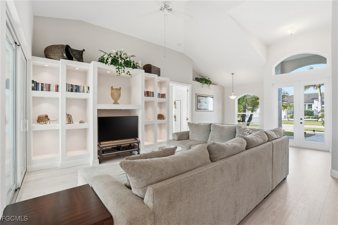 5267 Stratford CT